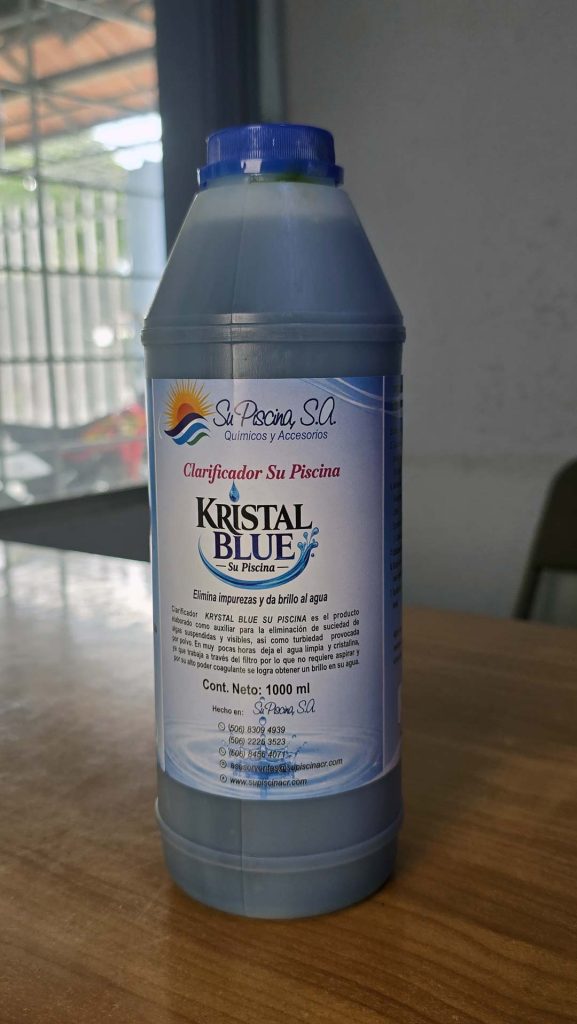 Kristal Blue — Su Piscina, Costa Rica