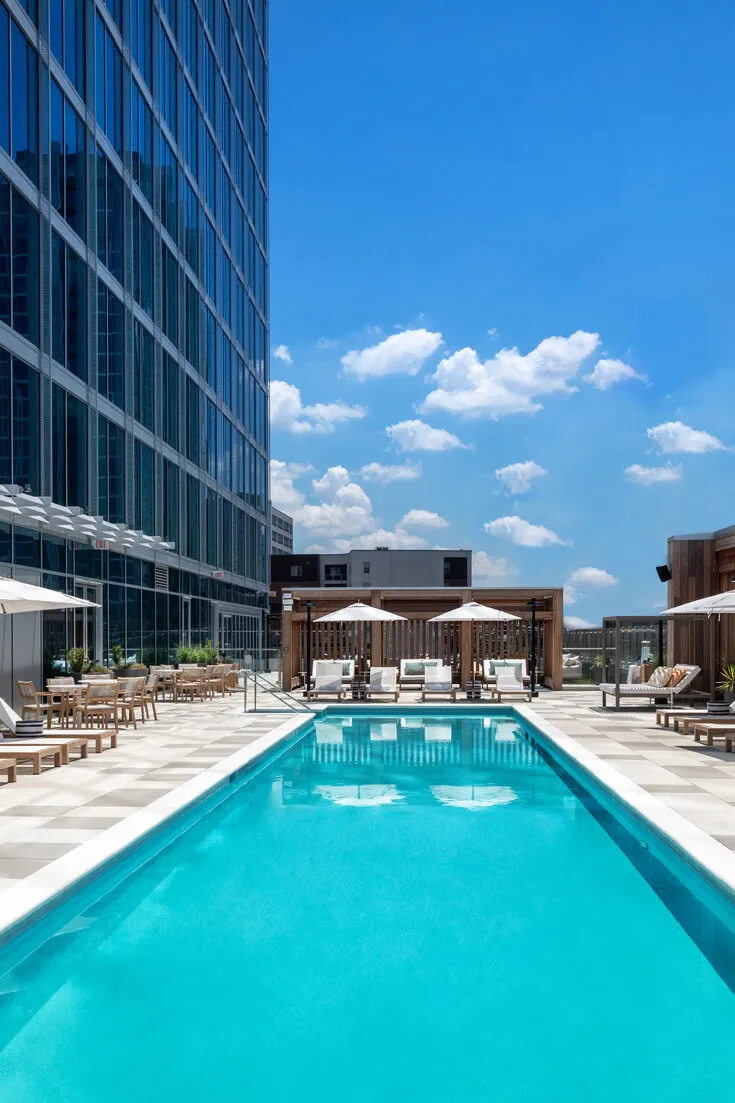 Piscina de un hotel